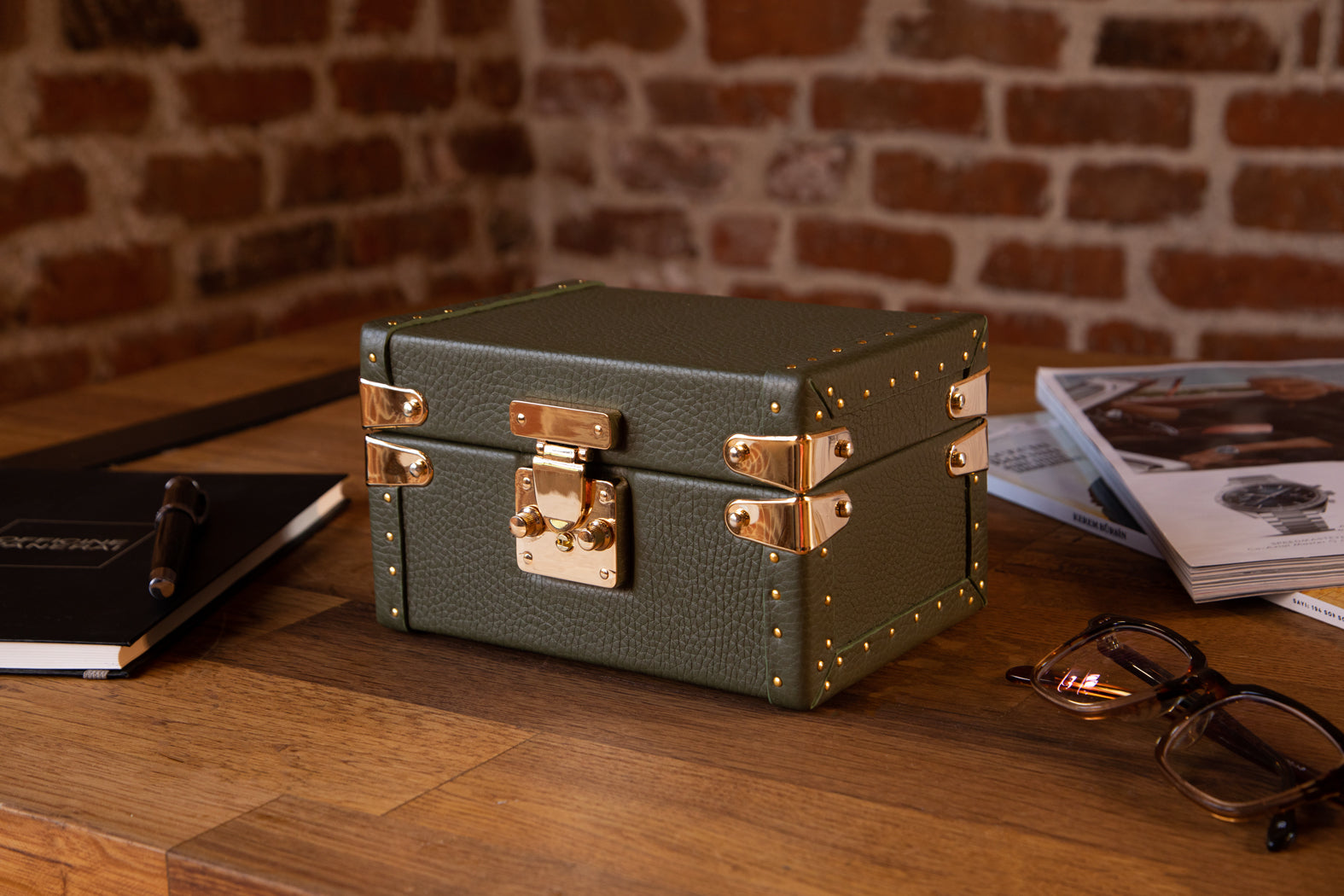 LOUIS VUITTON. A FINE VINTAGE SUITCASE MODIFIED AS HUMIDOR CIGAR BOX,  CUSTOMIZED BY BERNARDINI LUXURY VINTAGE